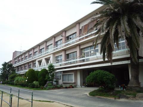 小学校　岩倉市立岩倉北小学校（小学校）まで570m