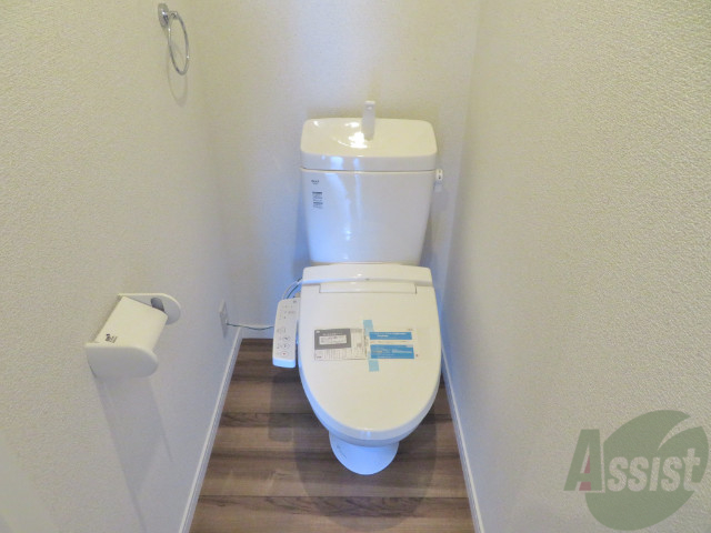 トイレ　ウォシュレット付きのトイレですので安心してお使いいただけます