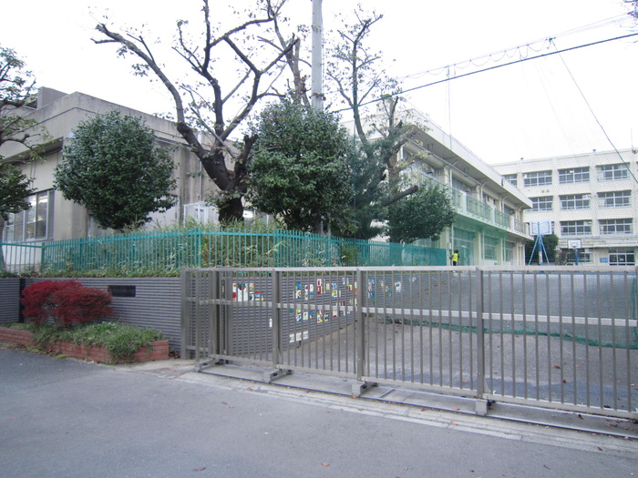 小学校　横浜市立日吉南小学校（小学校）まで475m