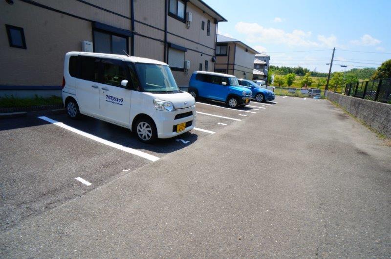 駐車場　駐車スペースもあります