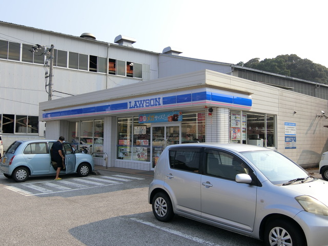 コンビニ　ローソン高知横浜店（コンビニ）まで266m