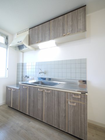 キッチン　※写真は別の部屋のものです。