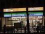 コンビニ　ファミリーマート 四谷三丁目交差点東店（コンビニ）まで966m