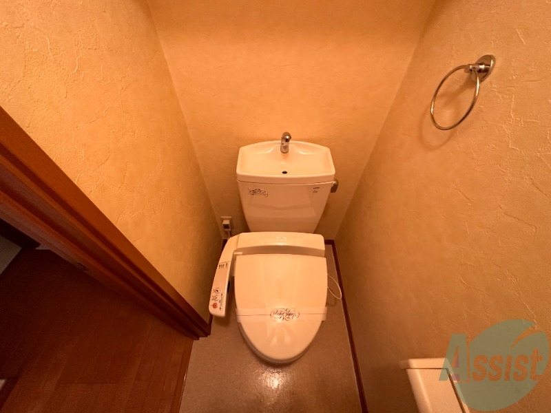 トイレ　トイレは、嬉しいウォシュレット付きです。