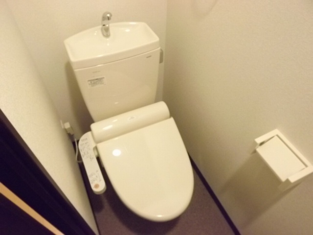 トイレ　ウォシュレット付き