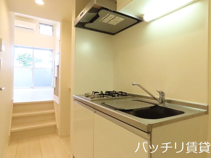 キッチン　別号室タイプの為、現状を優先致します。