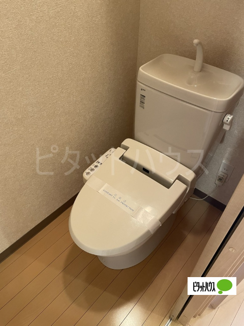 トイレ　温水洗浄便座