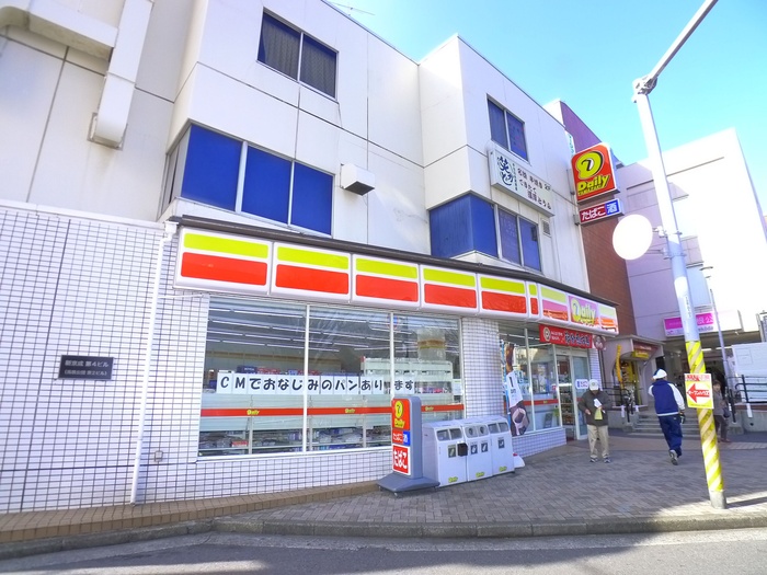 コンビニ　デイリーヤマザキ（コンビニ）まで145m