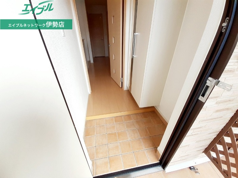 玄関　同タイプの部屋写真です