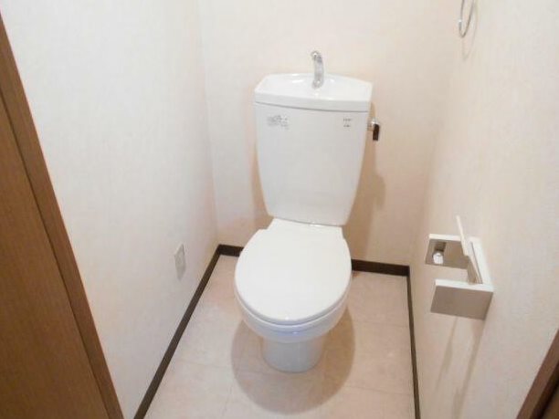 トイレ　※別のお部屋のお写真です。御参考までに。