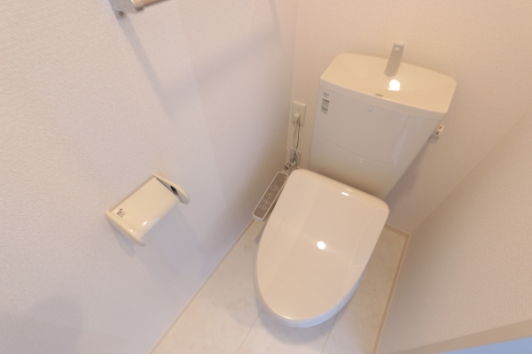 トイレ　温水シャワー付きトイレです