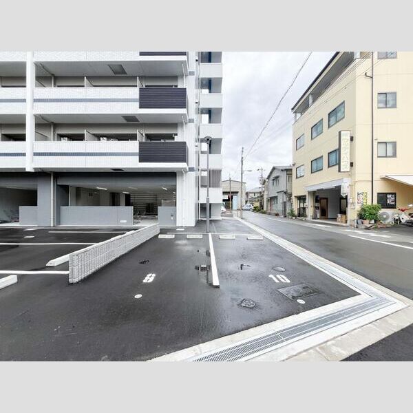 駐車場　※同仕様写真となります。