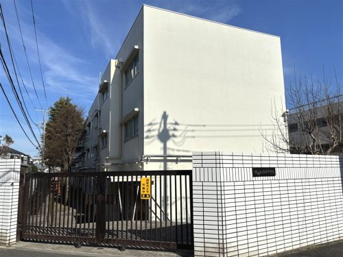 中学校　横浜市立松本中学校（中学校）まで968m