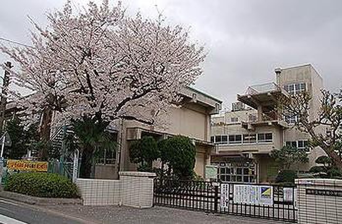 小学校　蕨市立中央東小学校（小学校）まで200m