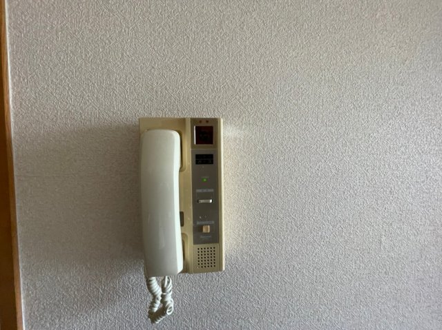 セキュリティ　(参考)同マンション別間取り他部屋の写真（間取り図が正）