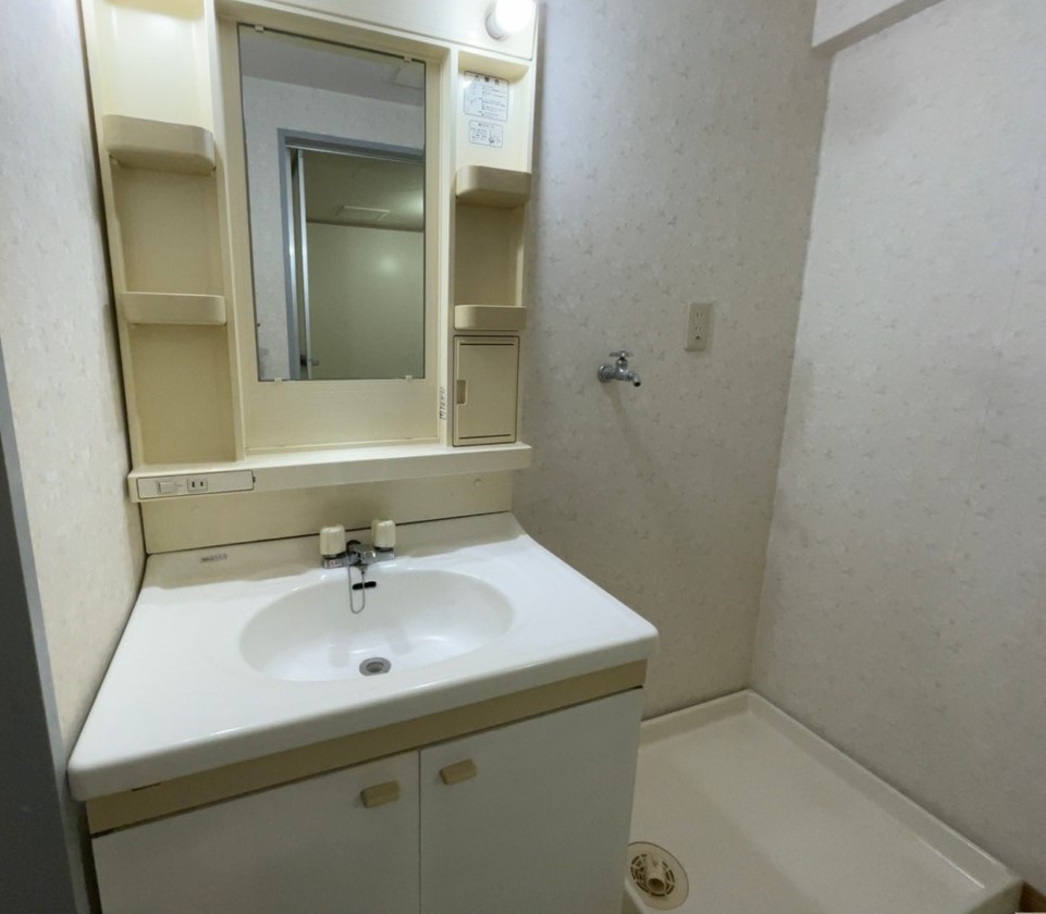洗面設備　(参考)同マンション別間取り他部屋の写真（間取り図が正）