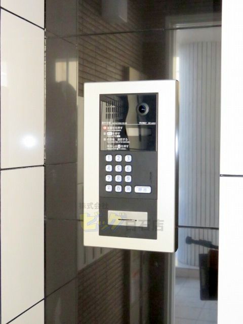 エントランス　人気のオートロック付きマンションです♪
