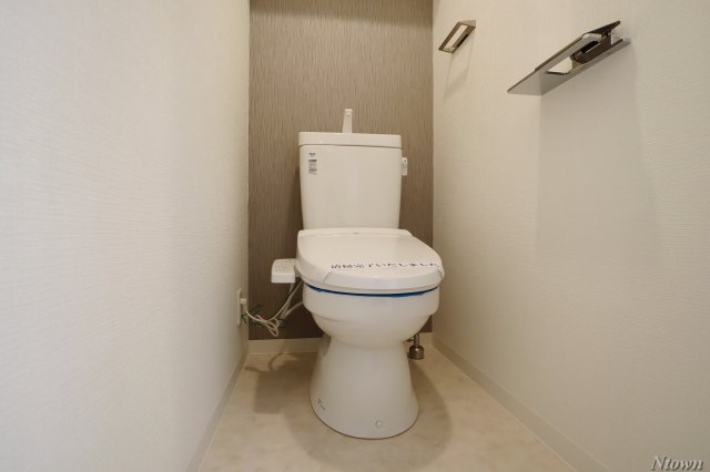 トイレ　落ち着いた色調のトイレです