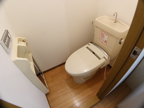 トイレ　※他号室の写真です