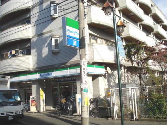 コンビニ　ファミリーマート稲田堤南口店（コンビニ）まで394m