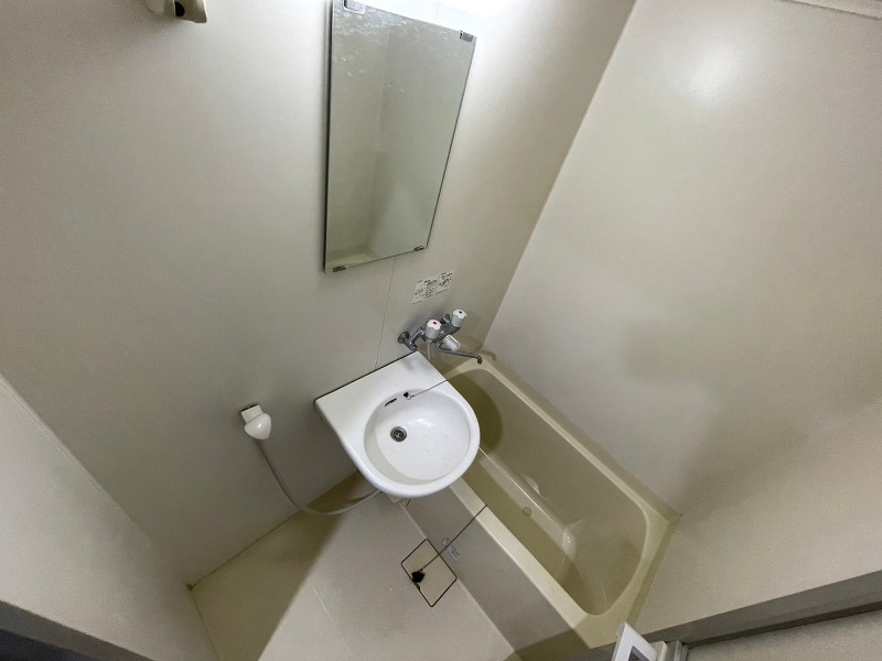 バス・シャワールーム　バス・トイレ別でお掃除しやすいですよ～。