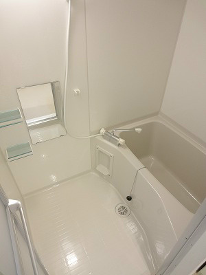 バス・シャワールーム　広々したバスルーム！浴室乾燥機つき！