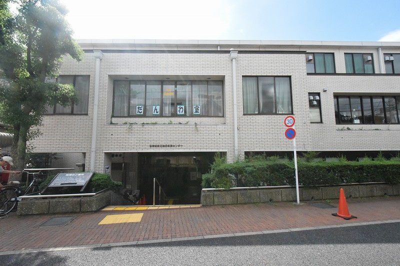 図書館　世田谷区立桜丘図書館（図書館）まで89m