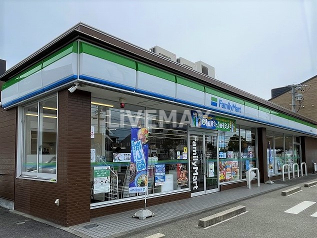 コンビニ　ファミリーマート 千早店（コンビニ）まで486m