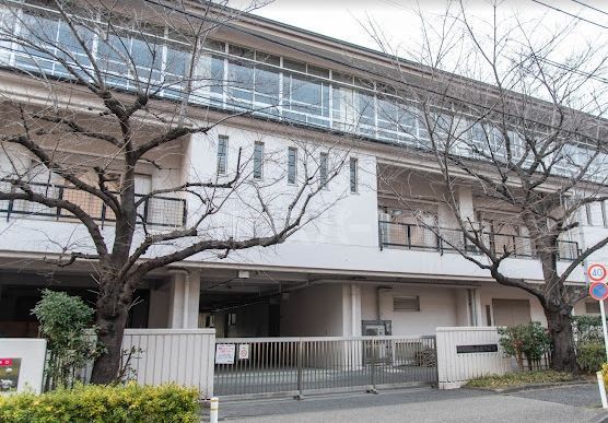 中学校　板橋区立加賀中学校（中学校）まで870m