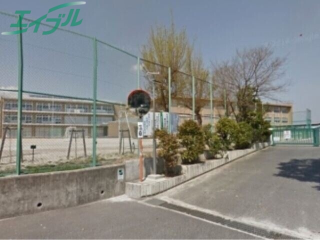 中学校　四日市市立三滝中学校（中学校）まで2805m
