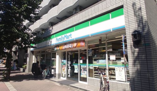コンビニ　ファミリーマート 東淀川駅前店（コンビニ）まで259m