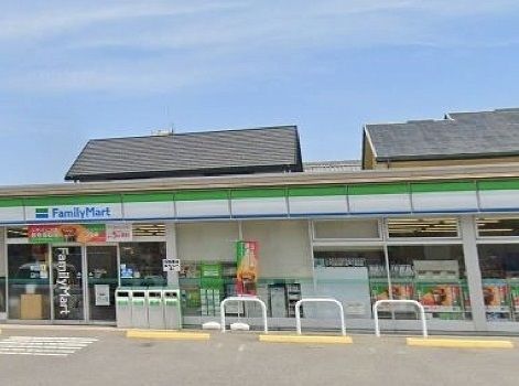 コンビニ　ファミリーマート半城土西店（コンビニ）まで350m