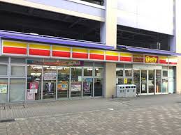 コンビニ　デイリーヤマザキ 藤枝駅前店（コンビニ）まで736m