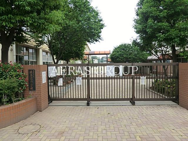 中学校　練馬区立練馬東中学校（中学校）まで689m