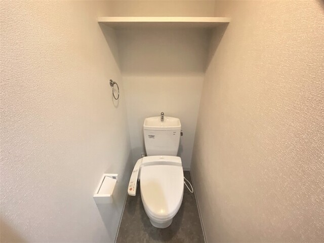 トイレ　温水洗浄暖房便座