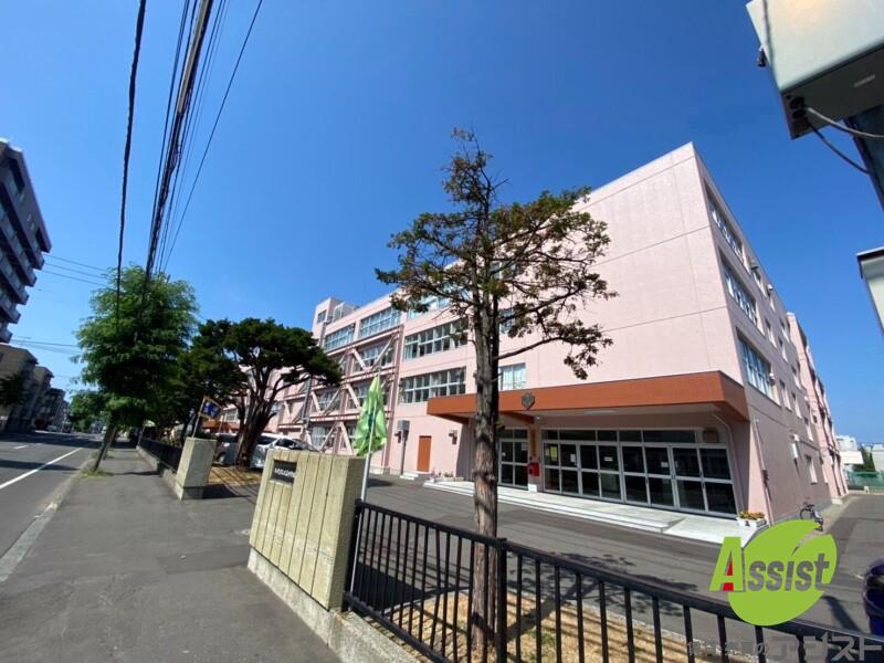 中学校　札幌市立北辰中学校（中学校）まで306m