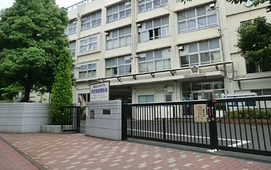 中学校　練馬区立大泉中学校（中学校）まで713m
