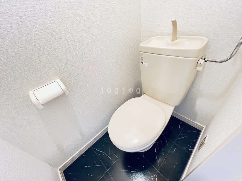 トイレ　当社サービスセンターで温水洗浄便座の設置承ります★