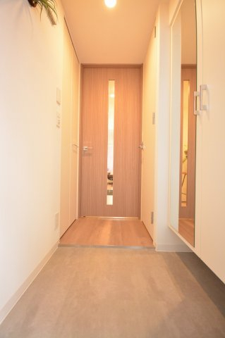玄関　モデルルーム時の室内写真です