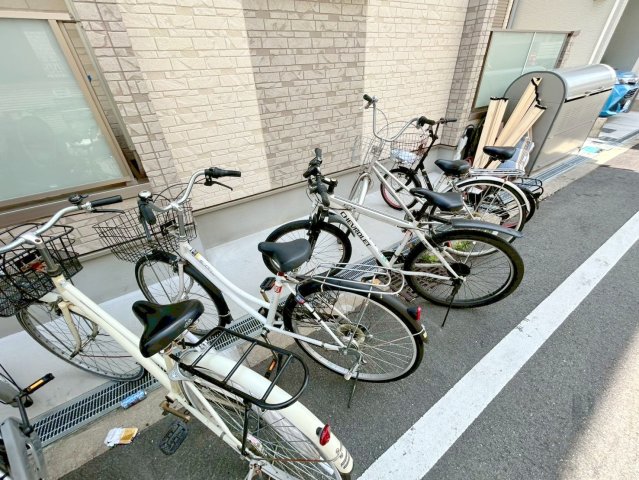 駐車場　敷地内には入居者専用の駐輪スペースもあります。