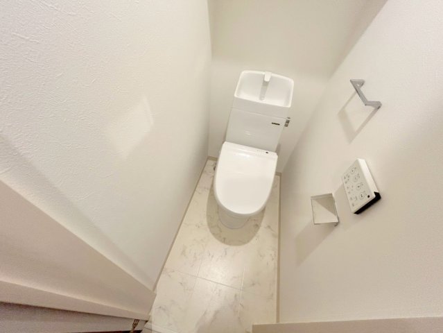 トイレ　綺麗なトイレにはウォシュレット標準装備です。
