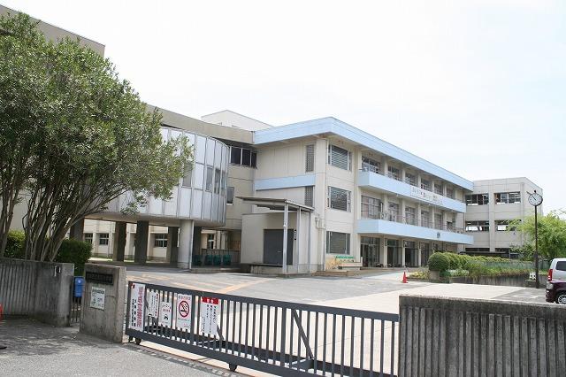 小学校　生駒市立真弓小学校（小学校）まで265m