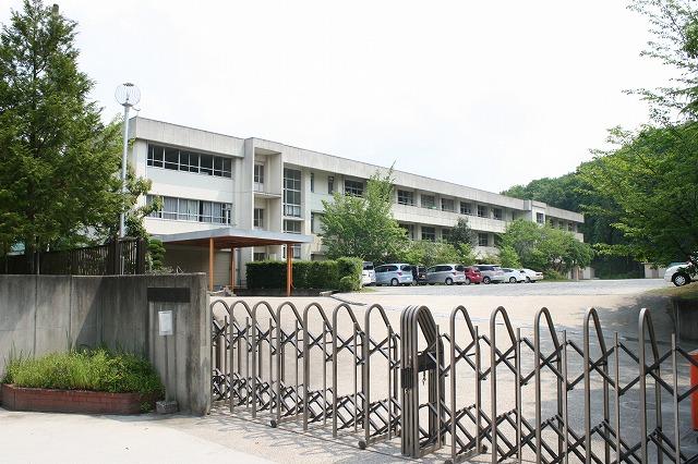 中学校　生駒市立上中学校（中学校）まで1489m