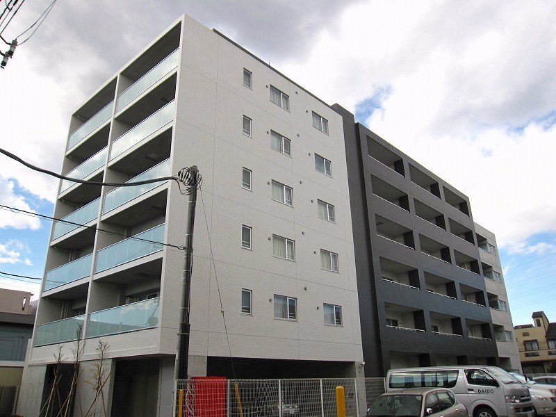 建物外観　「大型商業施設徒歩圏内です」
