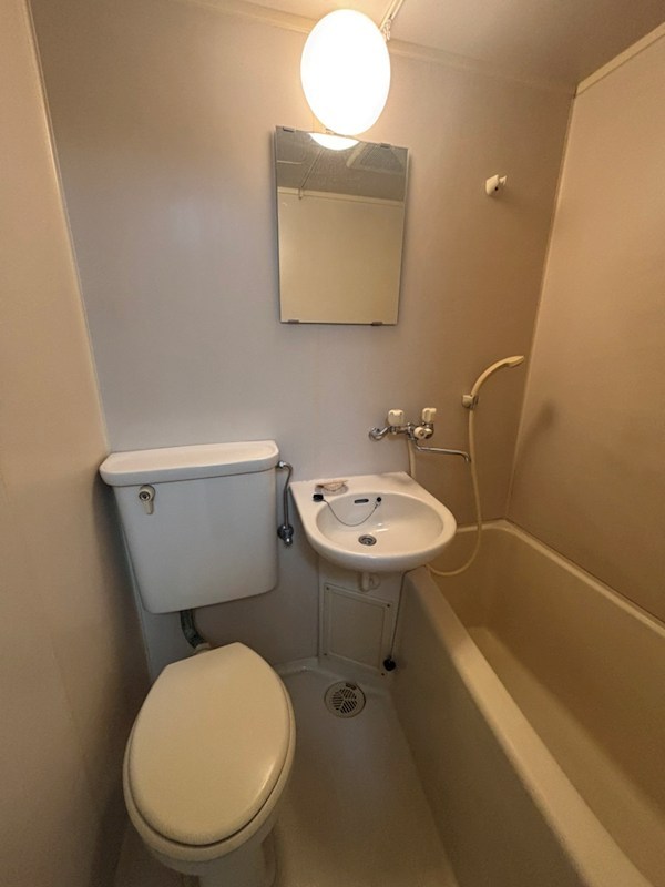 トイレ　同建物別タイプのお部屋です。