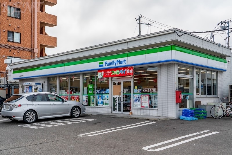 コンビニ　ファミリーマート札幌発寒3条店（コンビニ）まで362m