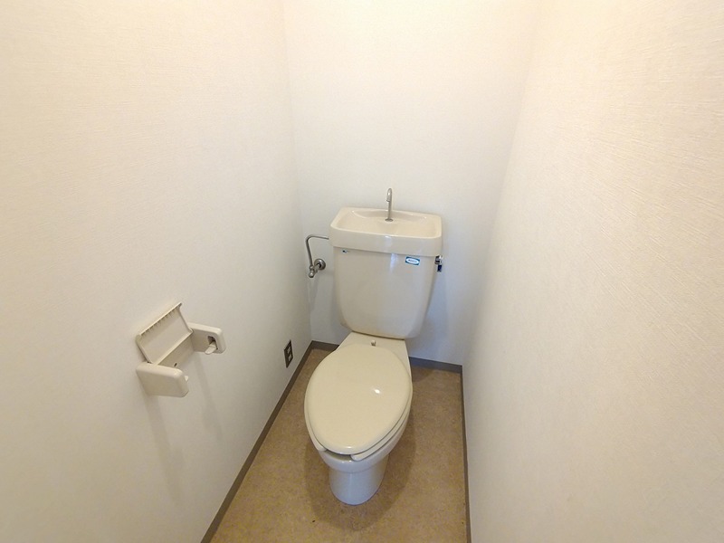 西武多摩湖線 青梅街道駅 徒歩5分 5階建 築36年のトイレ写真