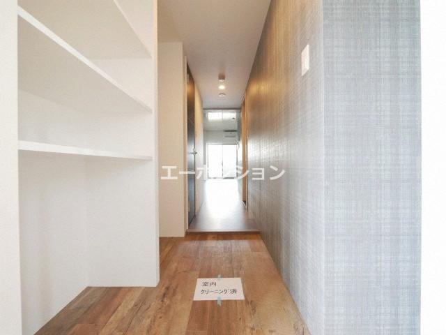 玄関　wolf Pack Apartment