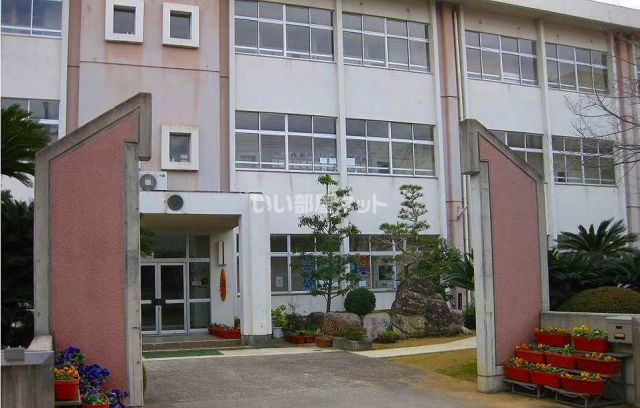 小学校　丸栖小学校（小学校）まで801m