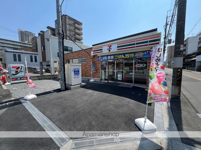 コンビニ　セブンイレブン（コンビニ）まで251m